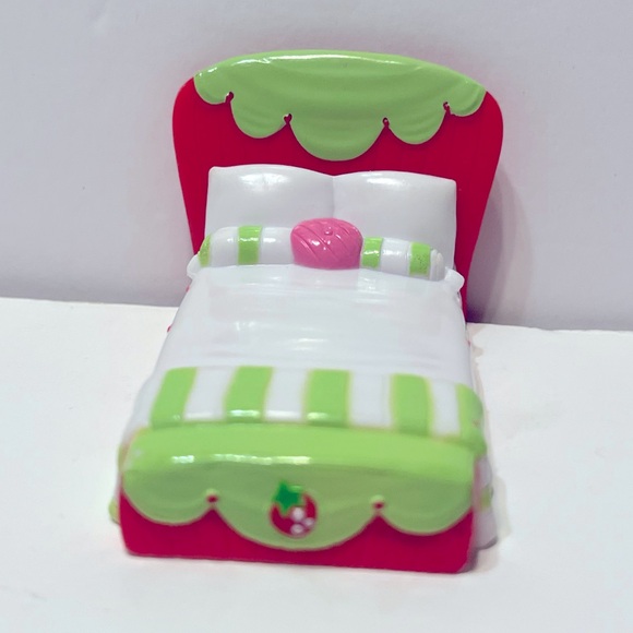 Hasbro Other - Strawberry Shortcake Doll Bed By Hasbro